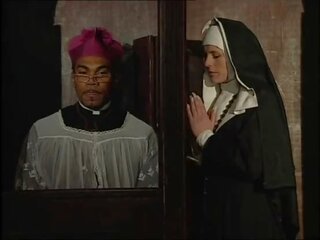 Dreckig nonne arsch gefickt von ein schwarz priest im die confessional