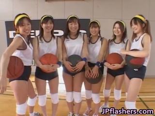 Grupo de joven baloncesto players