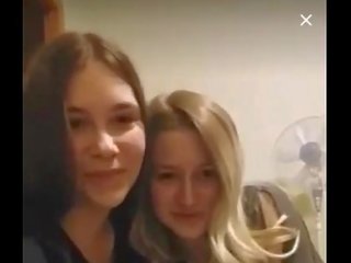 [Periscope] Ukrainian teen girls practice bussing