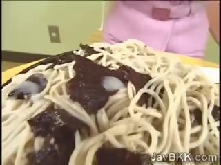 Jashtë norme bashkëshorte nga japoni dashuron ushqim i veshur me spermë