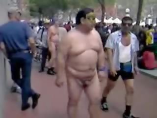 Дебели азиатки момък рязко на на улица mov
